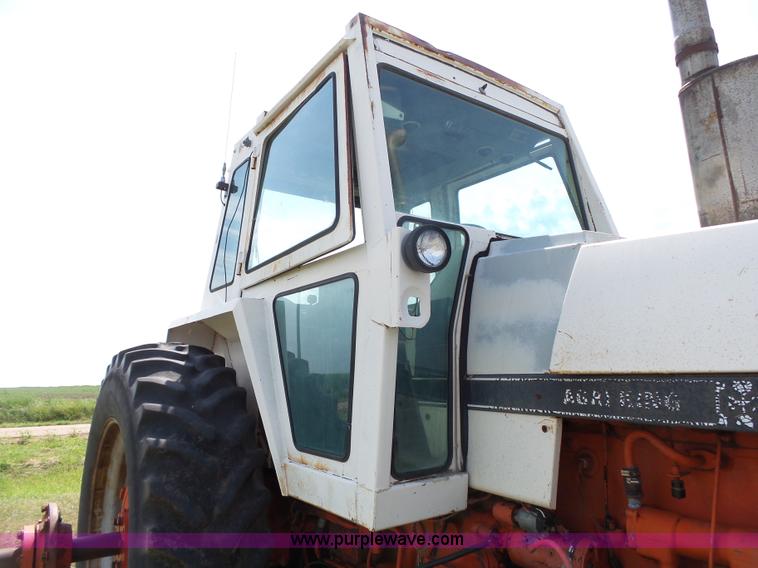 image for item K5301 1976 Case 1570 tractor