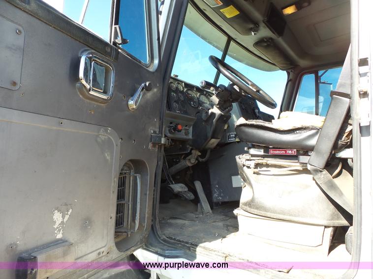 image for item K5317 1991 Mack CH613 silage/grain truck