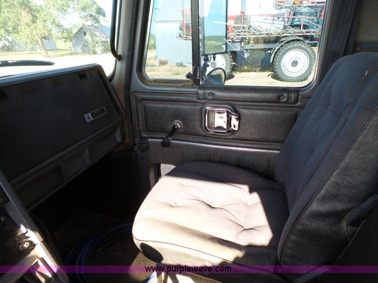 image for item K5317 1991 Mack CH613 silage/grain truck