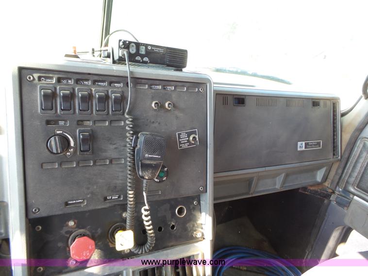 image for item K5317 1991 Mack CH613 silage/grain truck