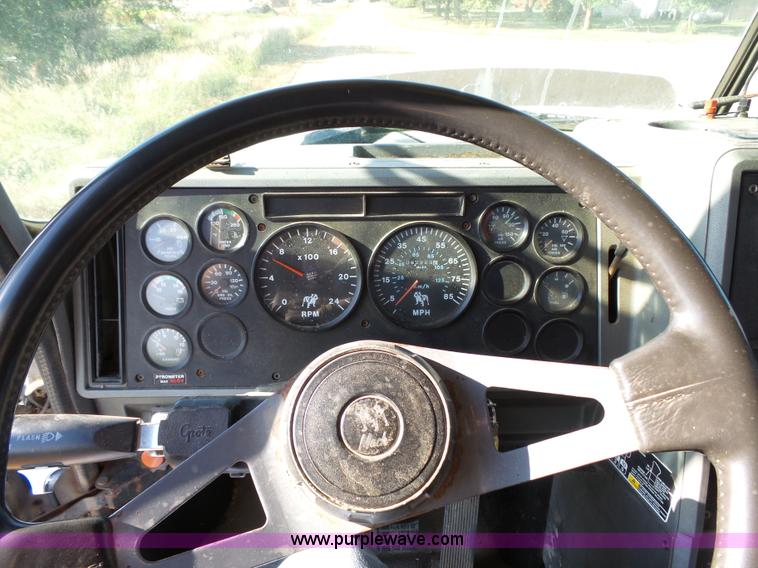 image for item K5317 1991 Mack CH613 silage/grain truck