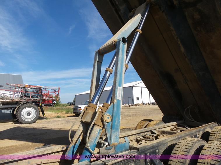 image for item K5317 1991 Mack CH613 silage/grain truck