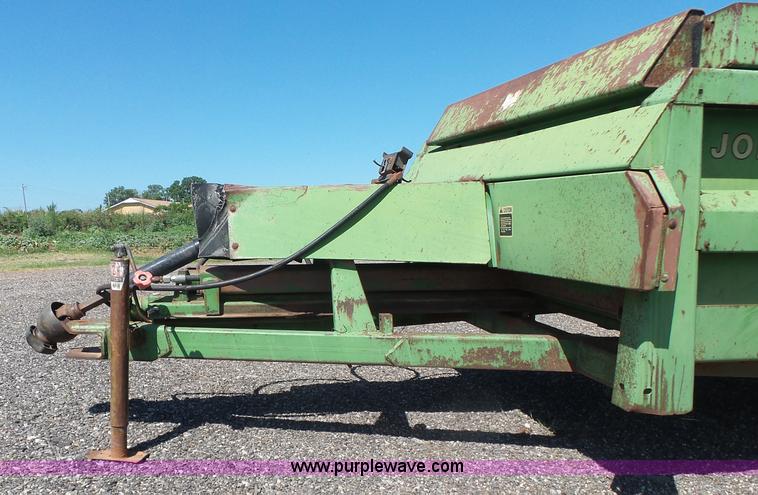 image for item K7065 John Deere 450 manure spreader