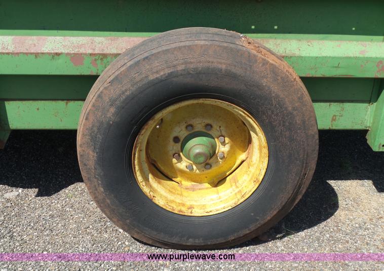 image for item K7065 John Deere 450 manure spreader