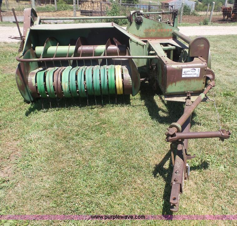 image for item L4936 John Deere 14T small square baler