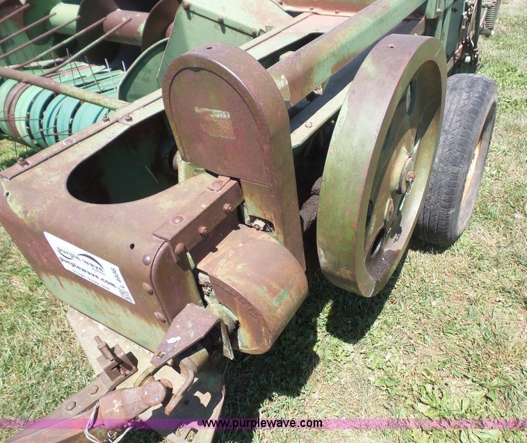 image for item L4936 John Deere 14T small square baler