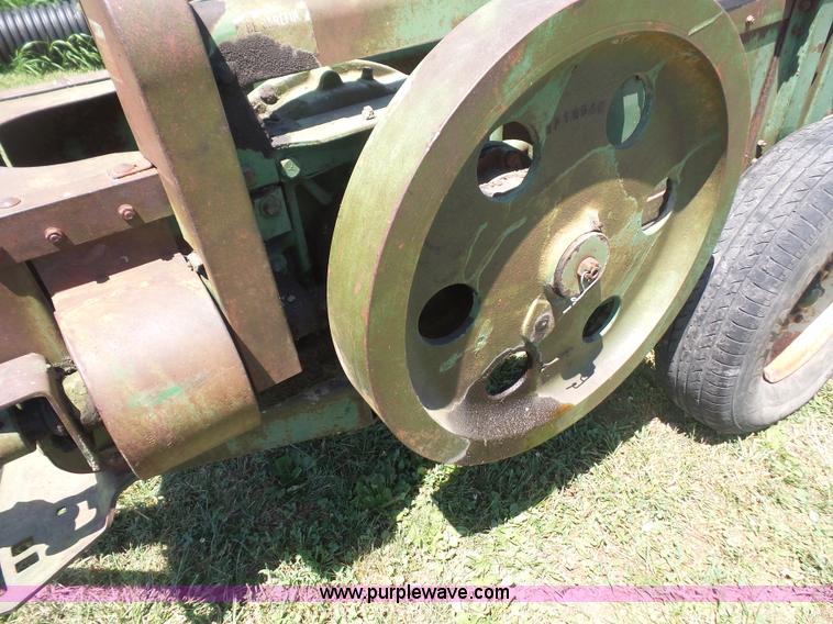 image for item L4936 John Deere 14T small square baler