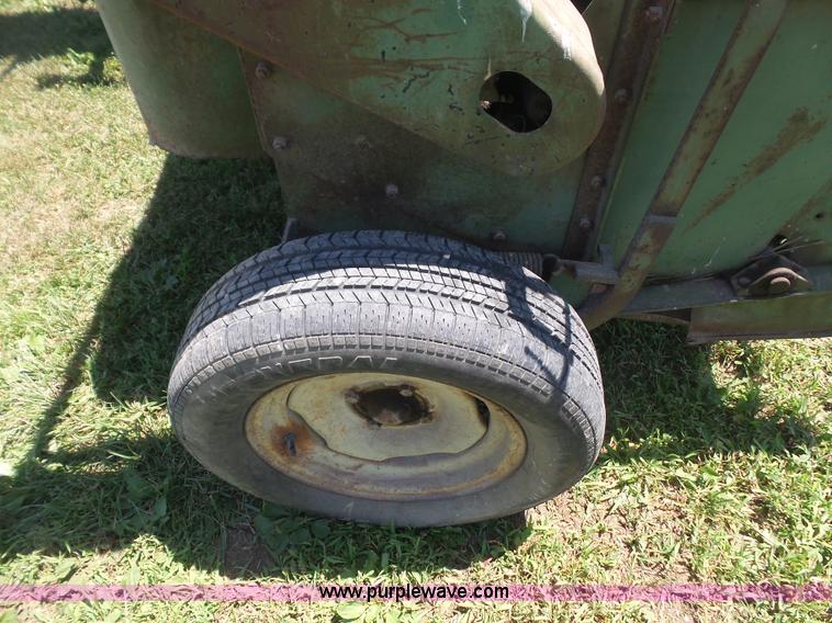 image for item L4936 John Deere 14T small square baler