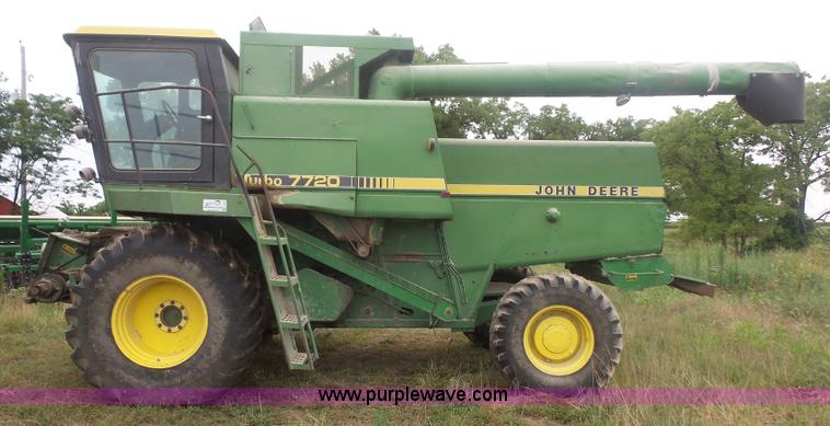 image for item L4940 1982 John Deere 7720 RWA combine