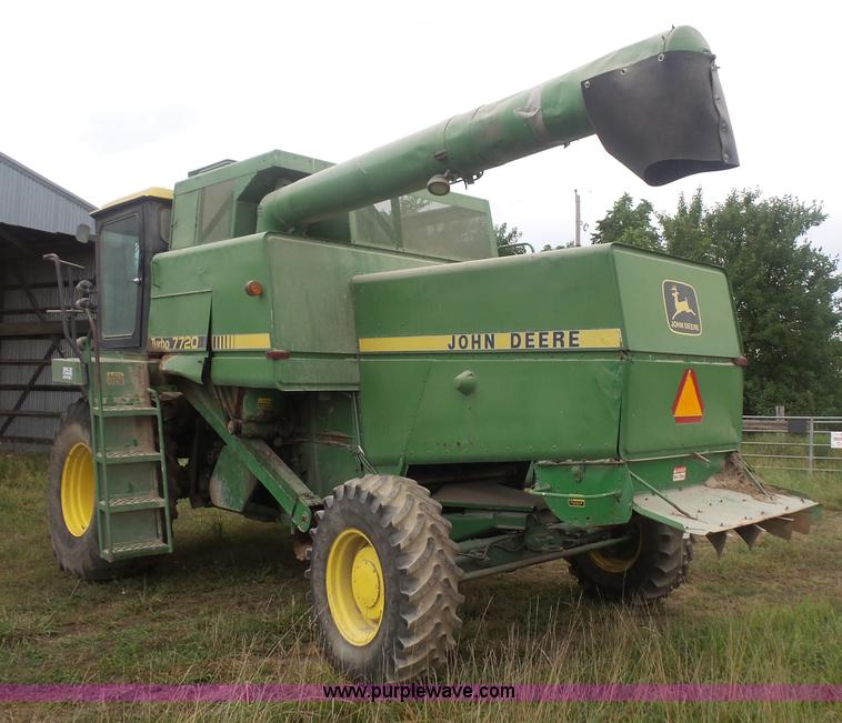 image for item L4940 1982 John Deere 7720 RWA combine