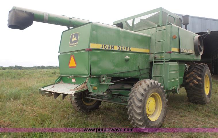 image for item L4940 1982 John Deere 7720 RWA combine