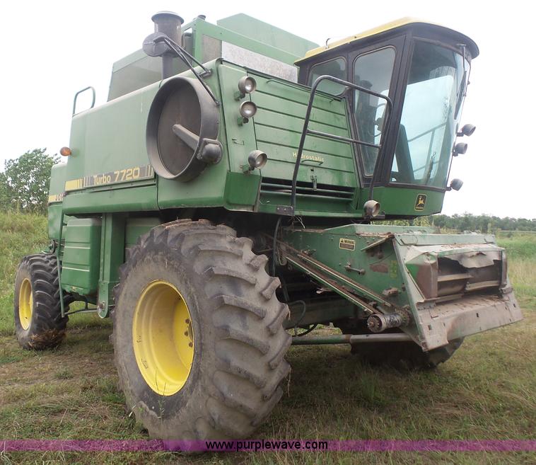image for item L4940 1982 John Deere 7720 RWA combine