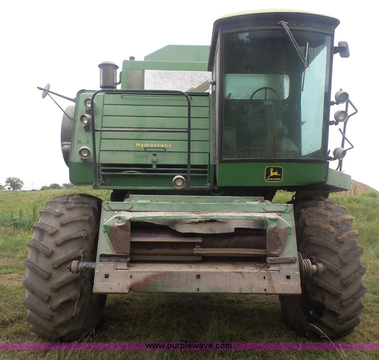 image for item L4940 1982 John Deere 7720 RWA combine