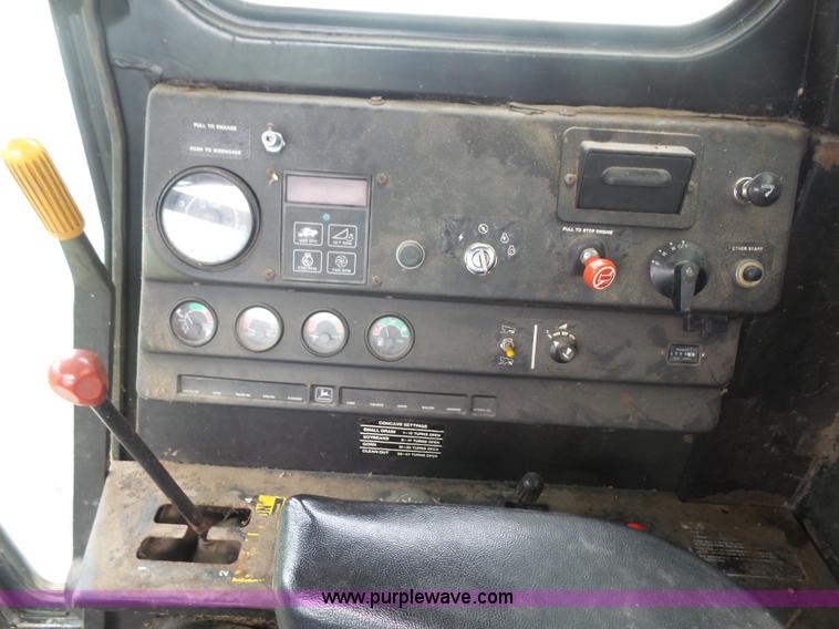 image for item L4940 1982 John Deere 7720 RWA combine