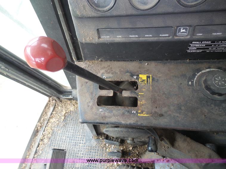 image for item L4940 1982 John Deere 7720 RWA combine