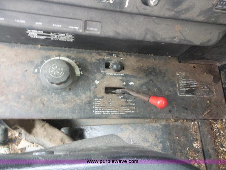 image for item L4940 1982 John Deere 7720 RWA combine