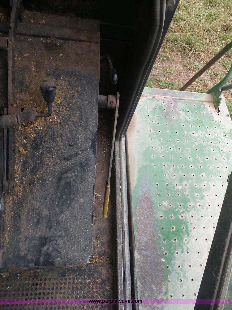 image for item L4940 1982 John Deere 7720 RWA combine