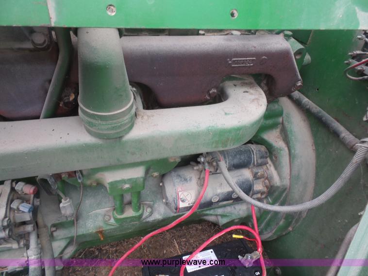 image for item L4940 1982 John Deere 7720 RWA combine