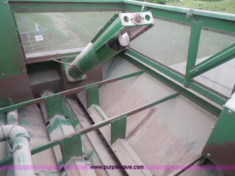 image for item L4940 1982 John Deere 7720 RWA combine