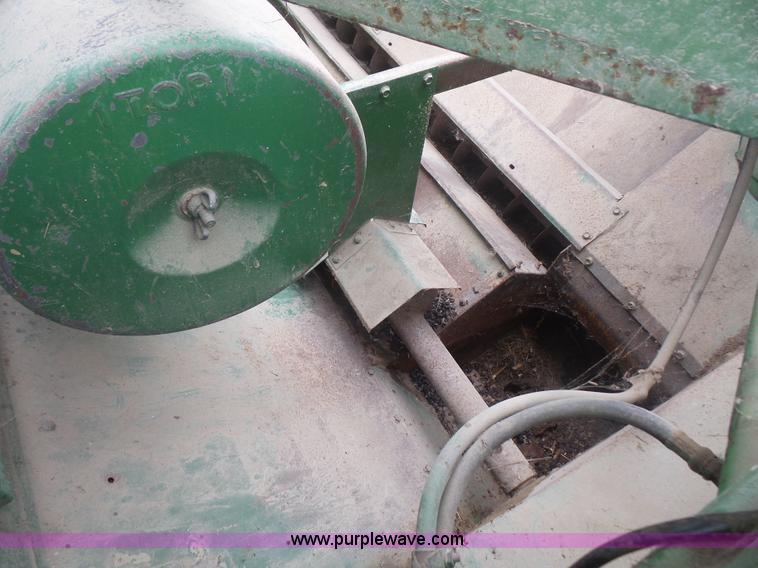 image for item L4940 1982 John Deere 7720 RWA combine