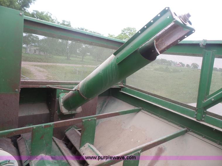 image for item L4940 1982 John Deere 7720 RWA combine