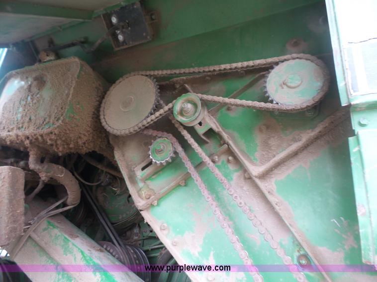 image for item L4940 1982 John Deere 7720 RWA combine