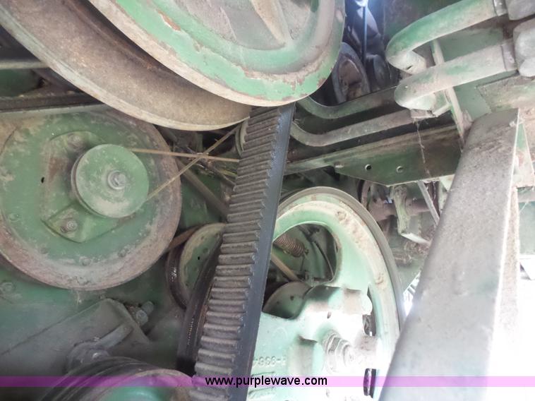 image for item L4940 1982 John Deere 7720 RWA combine