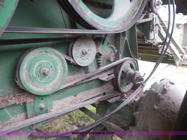 image for item L4940 1982 John Deere 7720 RWA combine