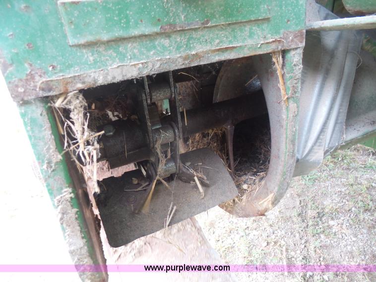 image for item L4940 1982 John Deere 7720 RWA combine