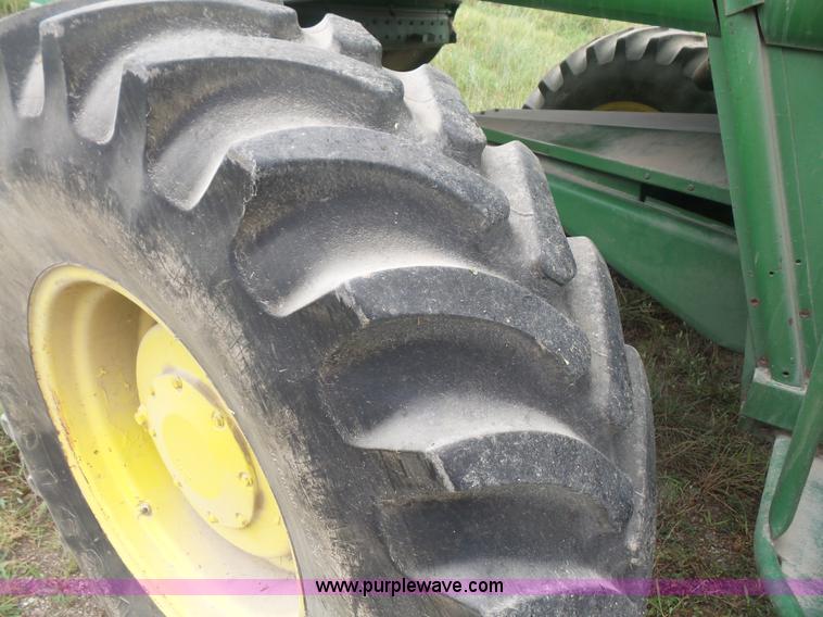 image for item L4940 1982 John Deere 7720 RWA combine
