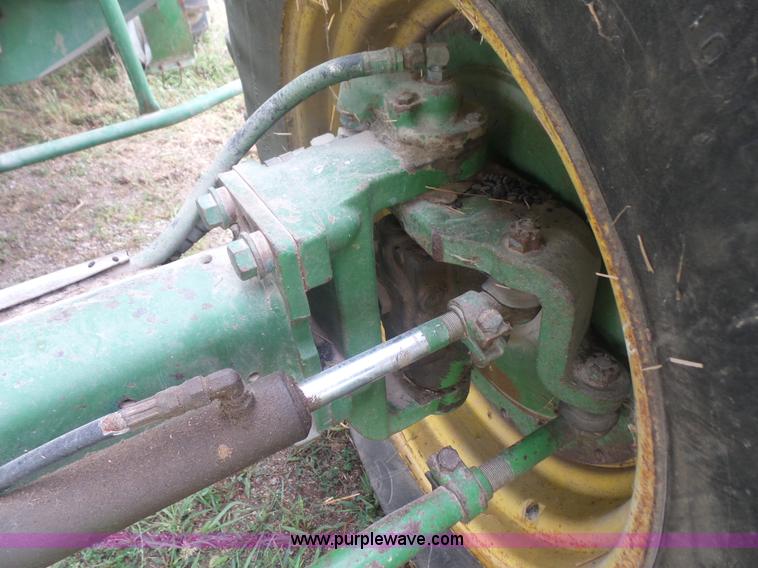 image for item L4940 1982 John Deere 7720 RWA combine