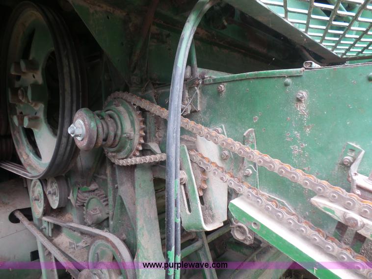 image for item L4940 1982 John Deere 7720 RWA combine