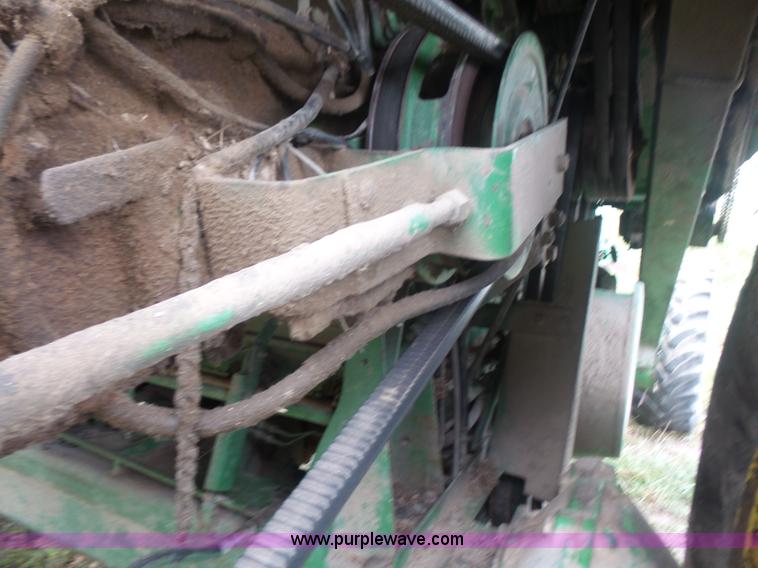 image for item L4940 1982 John Deere 7720 RWA combine