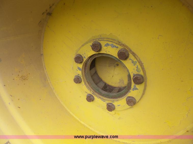 image for item L4940 1982 John Deere 7720 RWA combine