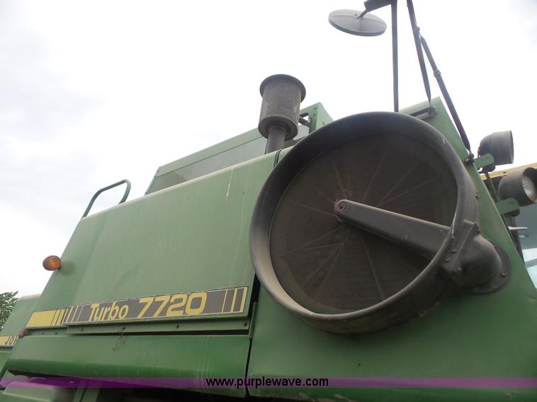 image for item L4940 1982 John Deere 7720 RWA combine