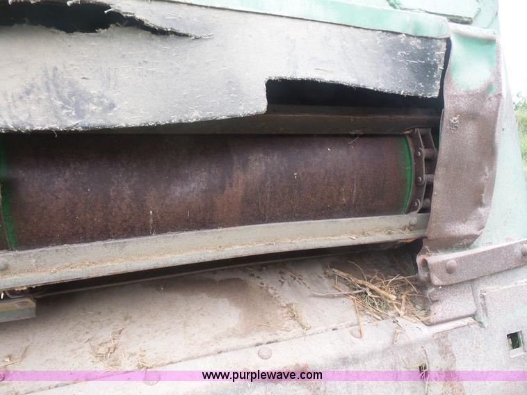 image for item L4940 1982 John Deere 7720 RWA combine