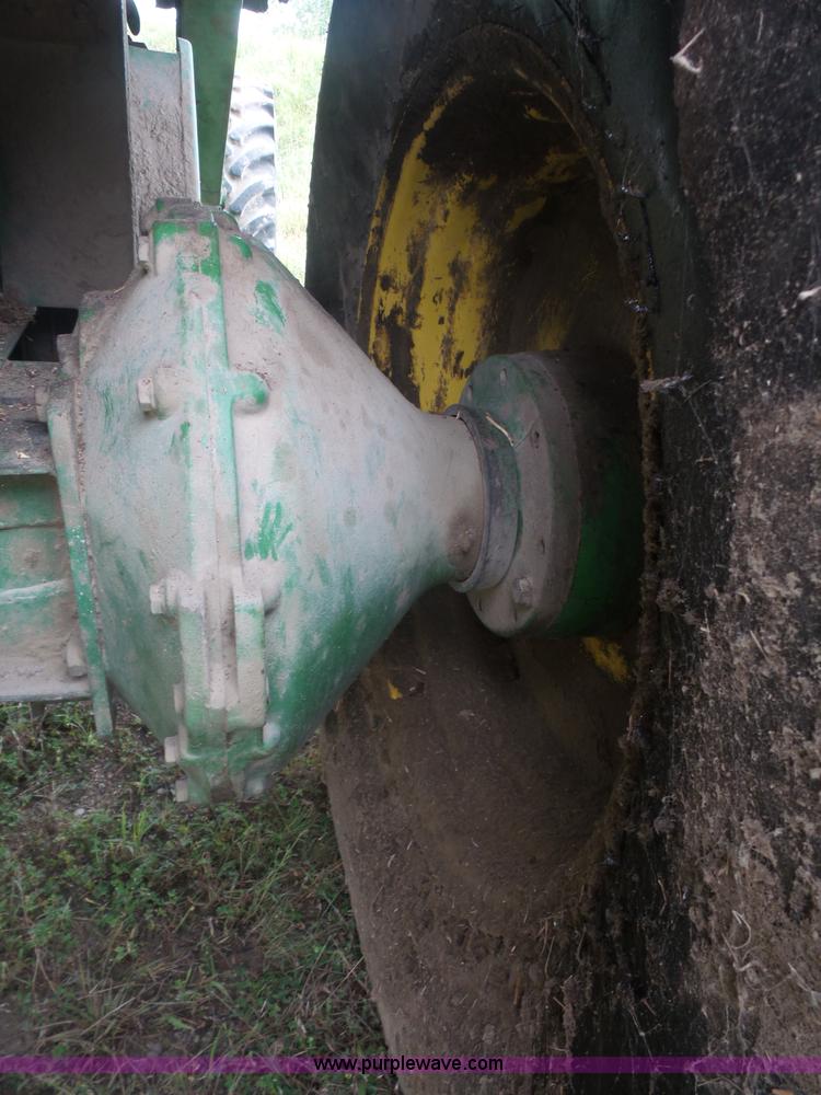 image for item L4940 1982 John Deere 7720 RWA combine