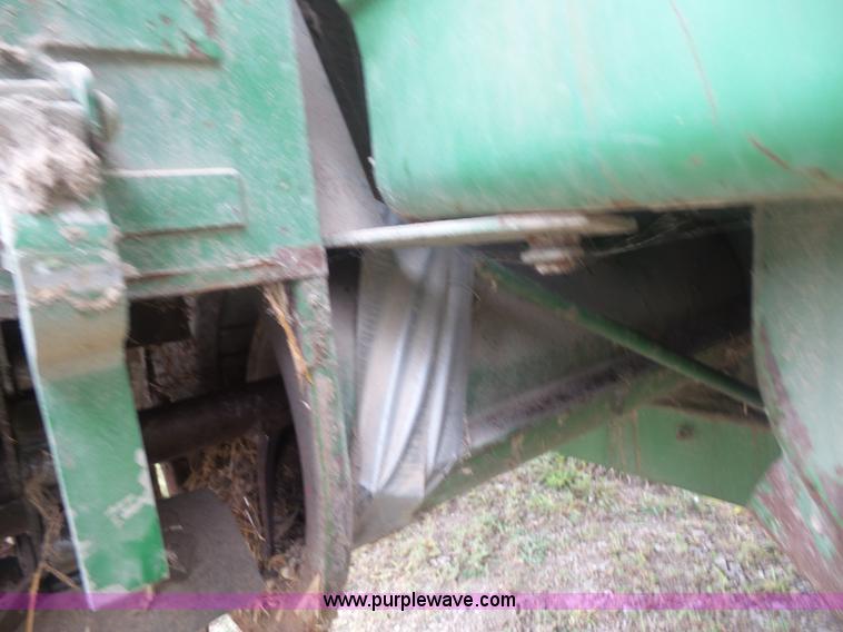 image for item L4940 1982 John Deere 7720 RWA combine