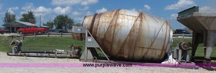 image for item L6207 Doyle fertilizer mixer scale and conveyor