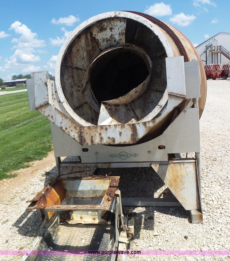 image for item L6207 Doyle fertilizer mixer scale and conveyor