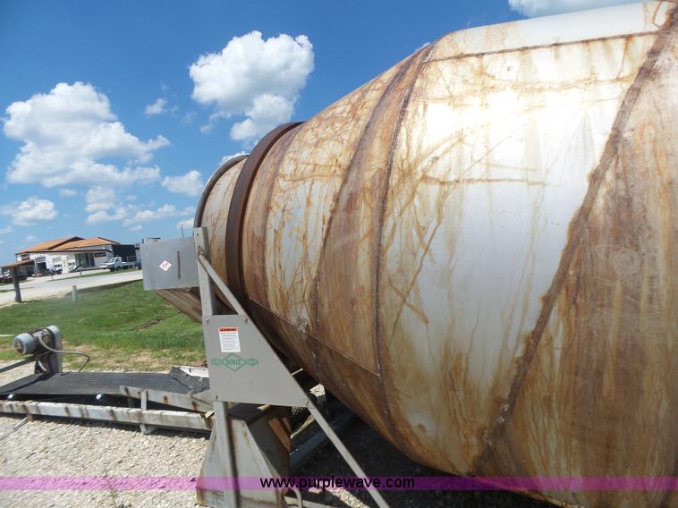 image for item L6207 Doyle fertilizer mixer scale and conveyor