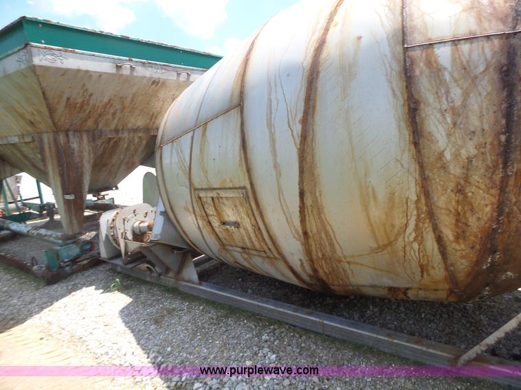 image for item L6207 Doyle fertilizer mixer scale and conveyor