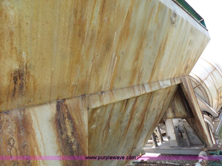 image for item L6207 Doyle fertilizer mixer scale and conveyor