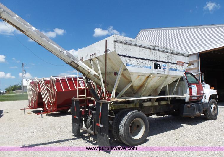 image for item L6212 1994 GMC TopKick tender truck