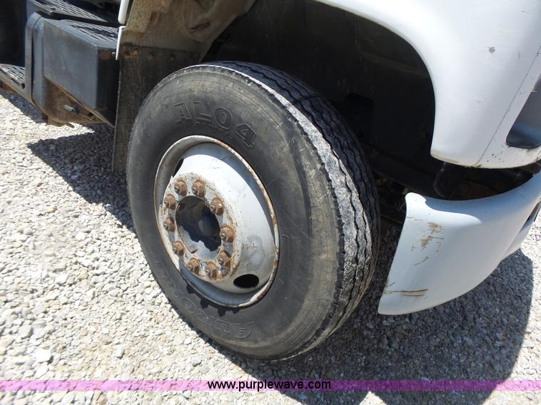 image for item L6212 1994 GMC TopKick tender truck