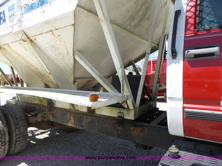 image for item L6212 1994 GMC TopKick tender truck