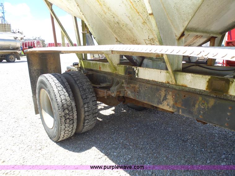 image for item L6212 1994 GMC TopKick tender truck