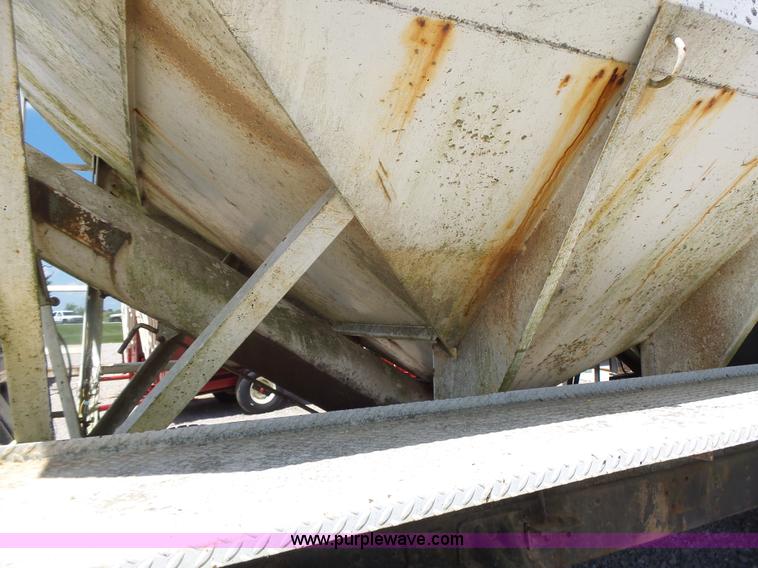 image for item L6212 1994 GMC TopKick tender truck