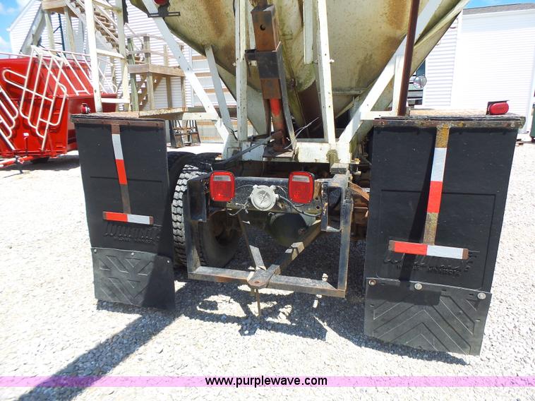 image for item L6212 1994 GMC TopKick tender truck