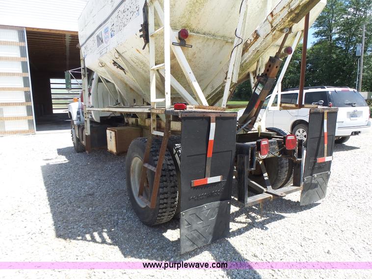 image for item L6212 1994 GMC TopKick tender truck